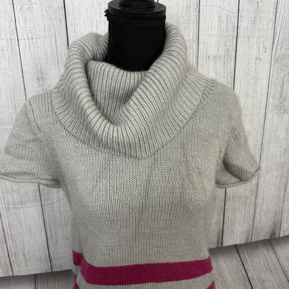 BCBG Maxazria Women's Medium Gray and Pink Turtleneck Short Sleeve Sweater 90's - Picture 2 of 6